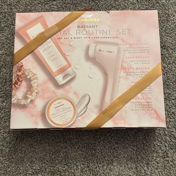 Brookstone Facial Routine Gift Set - Picture 2 of 2